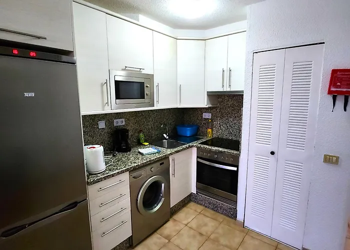 Castle Harbour 1 Bedroom Pool View C112 *