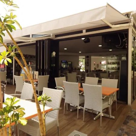 Castle Harbour 1 Bedroom Pool View C112 *