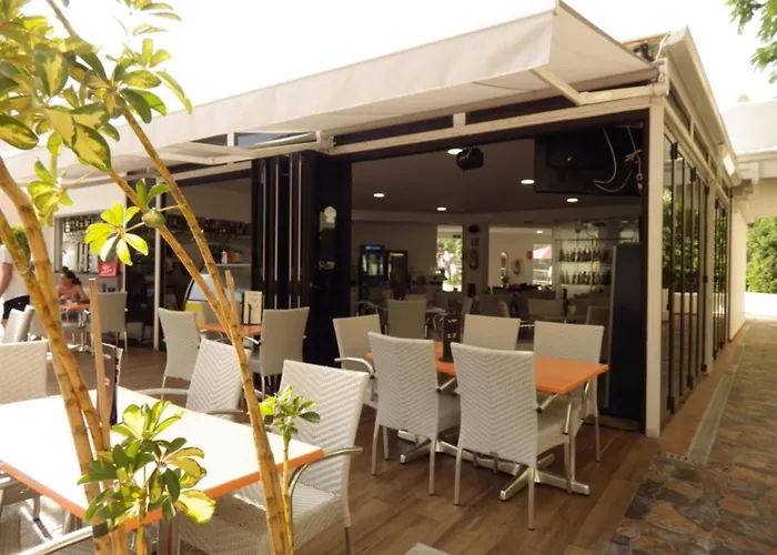 Castle Harbour 1 Bedroom Pool View C112 *